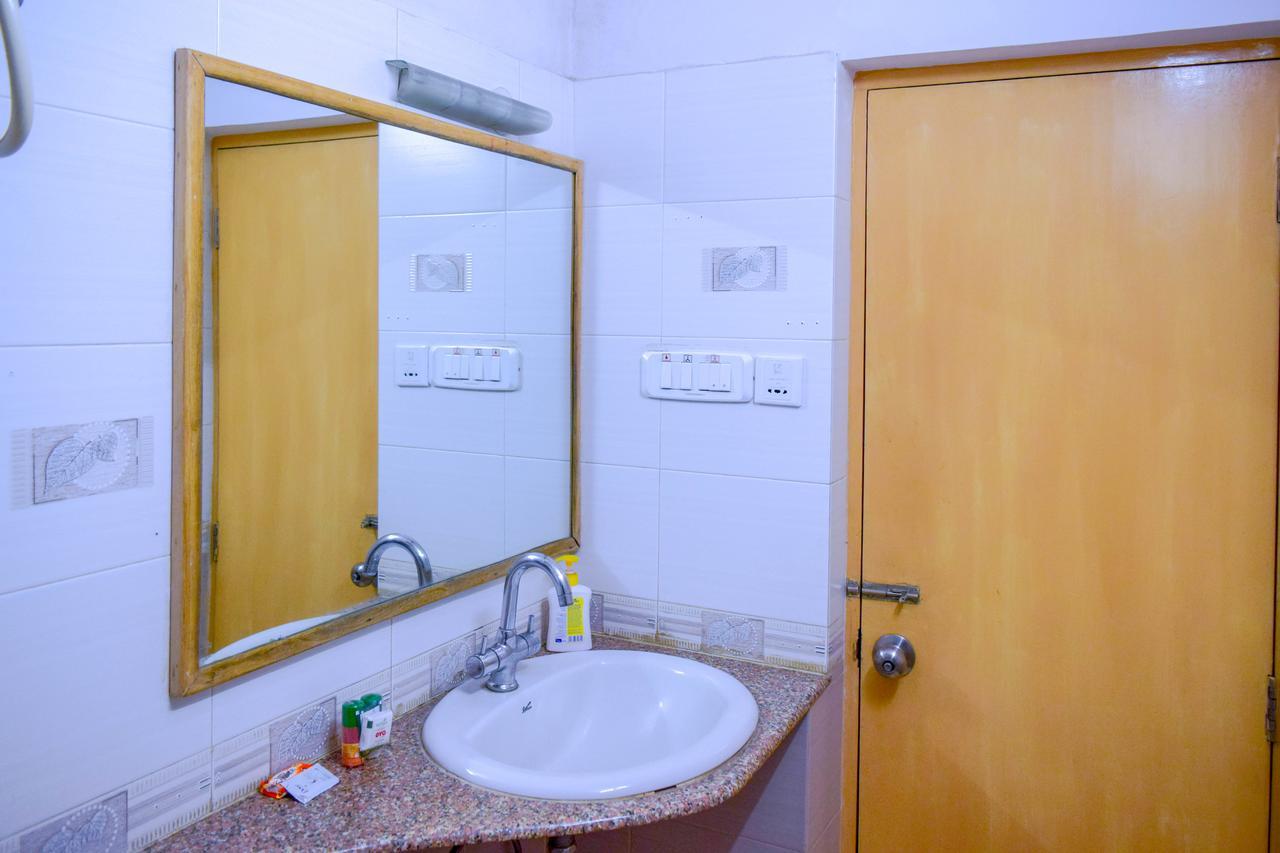 Oyo 5934 Lokaz Hotel Bengaluru Kültér fotó
