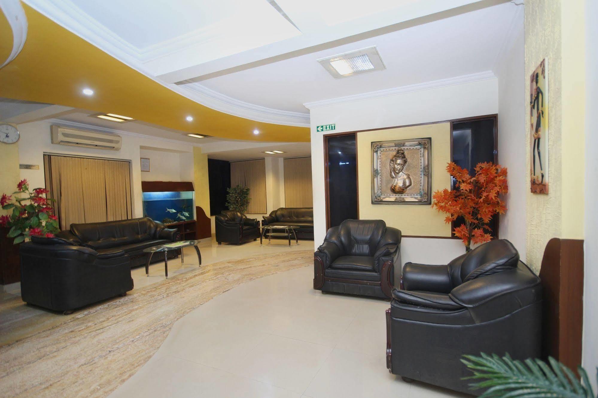Oyo 5934 Lokaz Hotel Bengaluru Kültér fotó