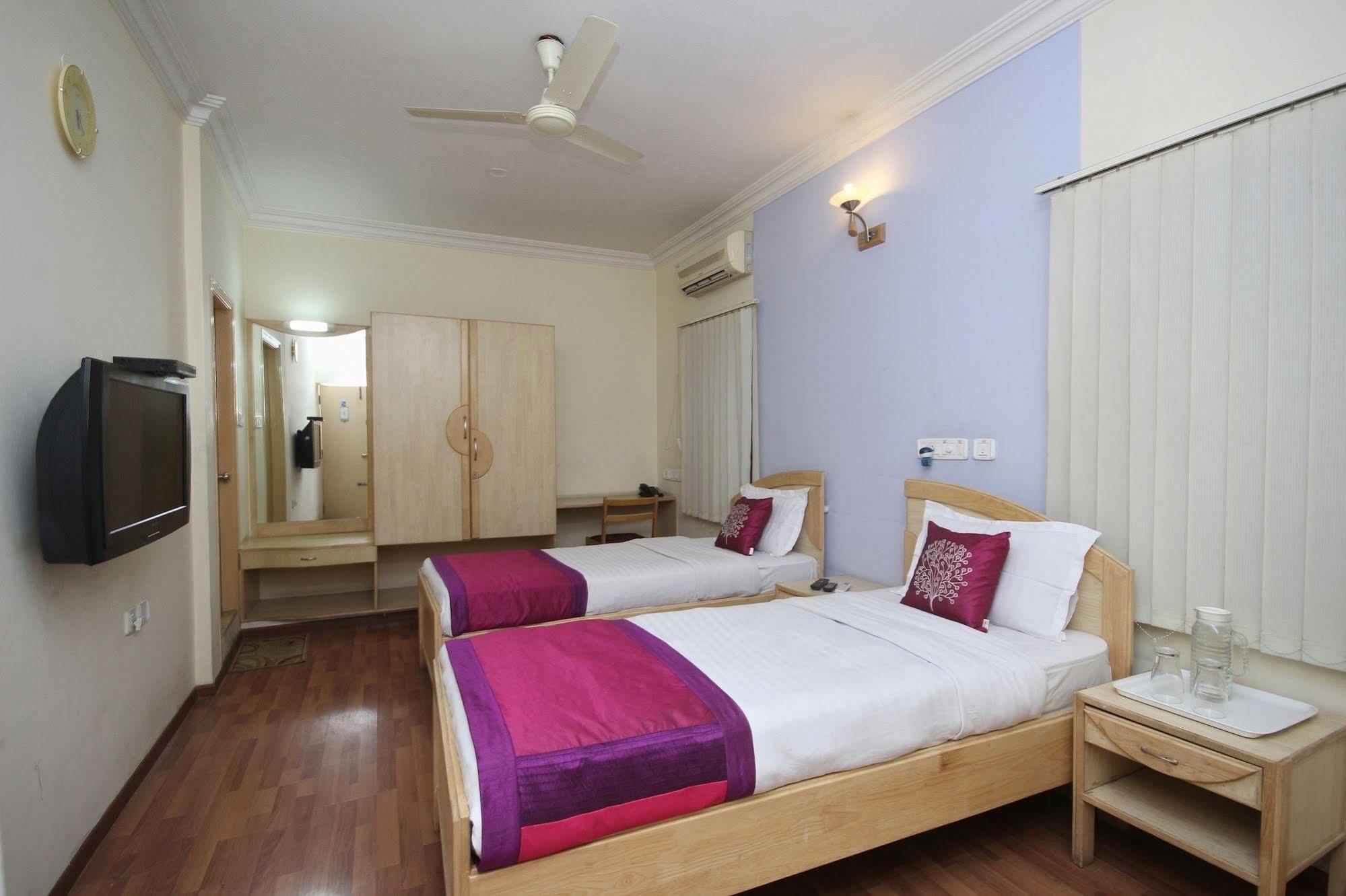 Oyo 5934 Lokaz Hotel Bengaluru Kültér fotó