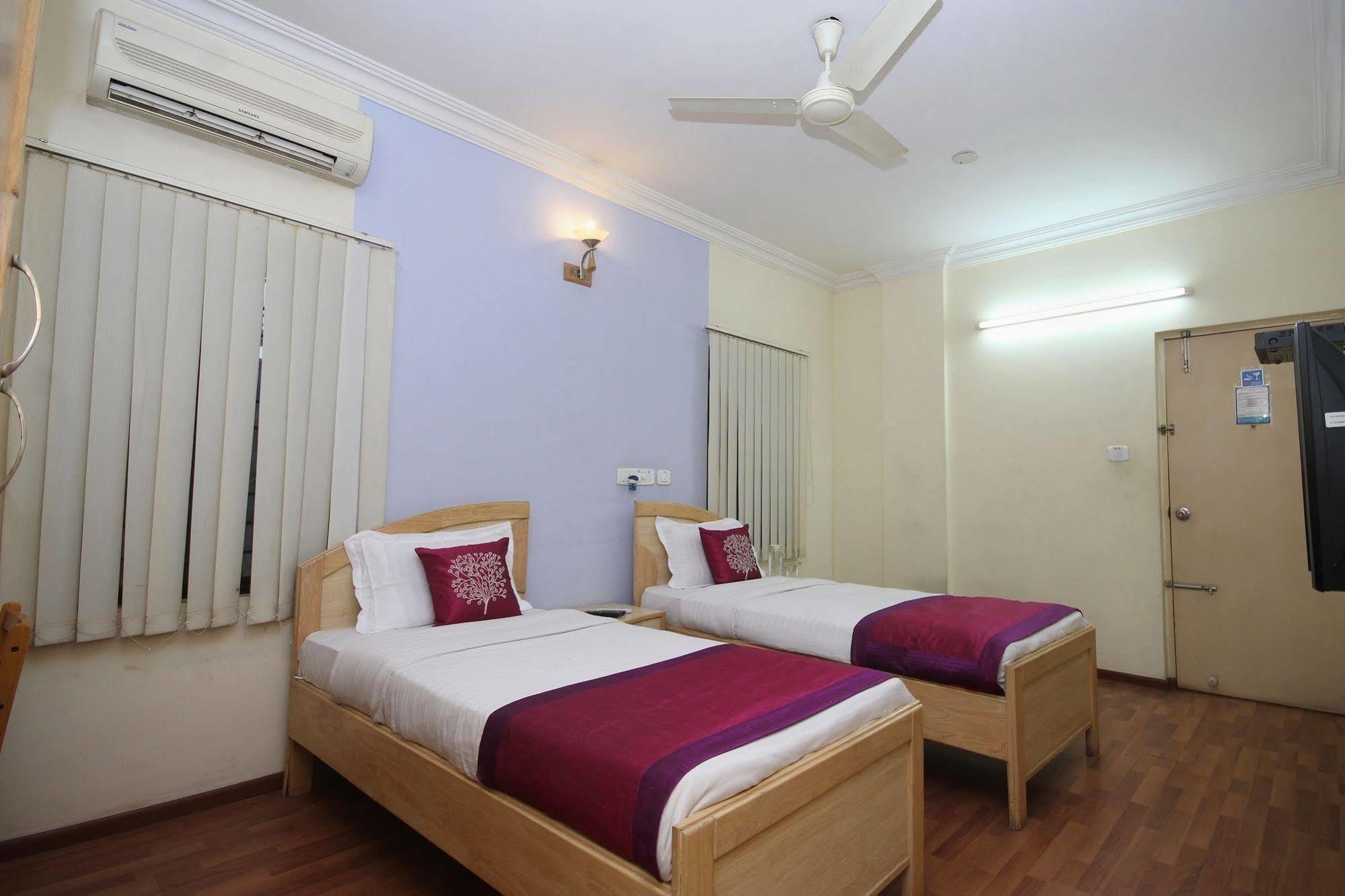 Oyo 5934 Lokaz Hotel Bengaluru Kültér fotó