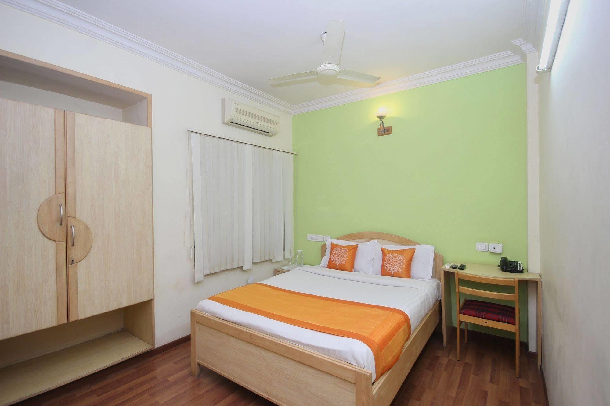 Oyo 5934 Lokaz Hotel Bengaluru Kültér fotó