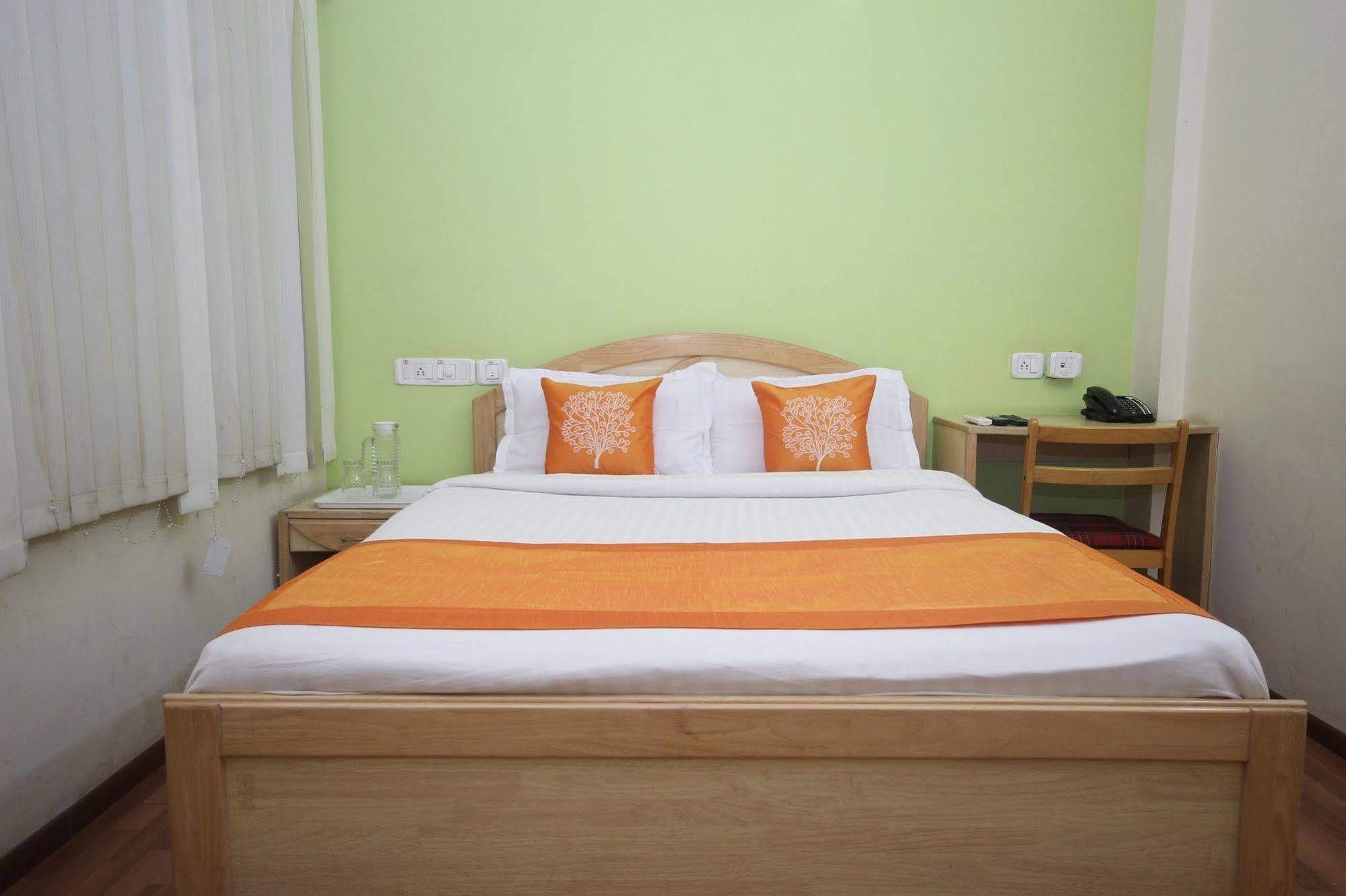 Oyo 5934 Lokaz Hotel Bengaluru Kültér fotó