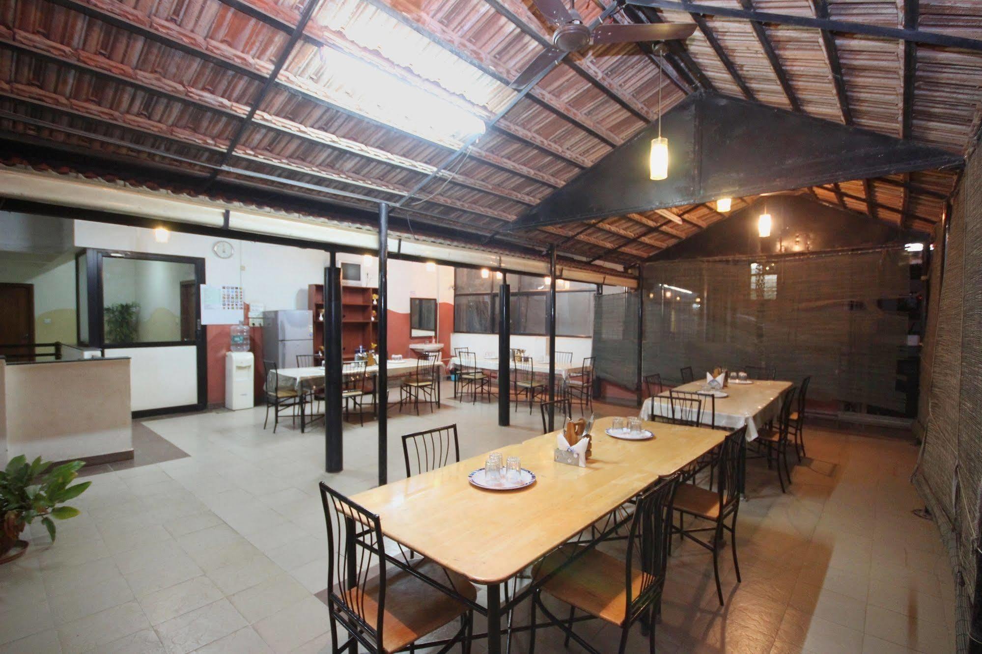 Oyo 5934 Lokaz Hotel Bengaluru Kültér fotó